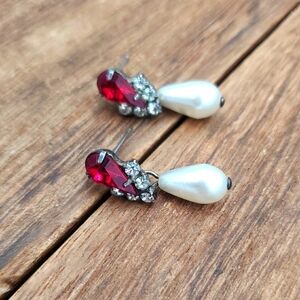 Elegant Red and Silver Crystal Earrings E1025